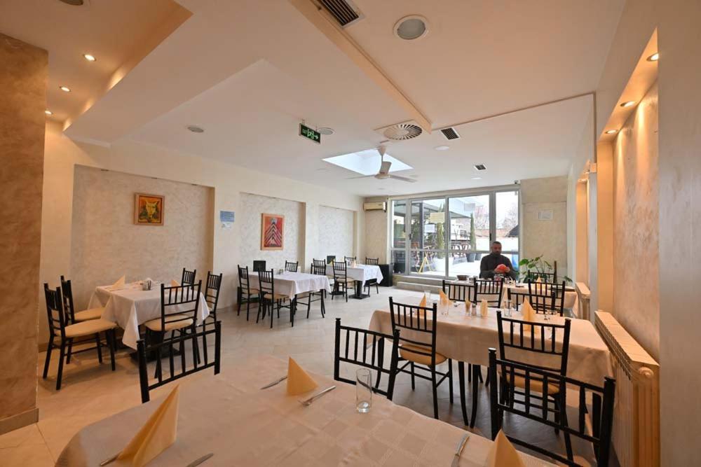Hotel Tiski Cvet Novi Bečej Extérieur photo