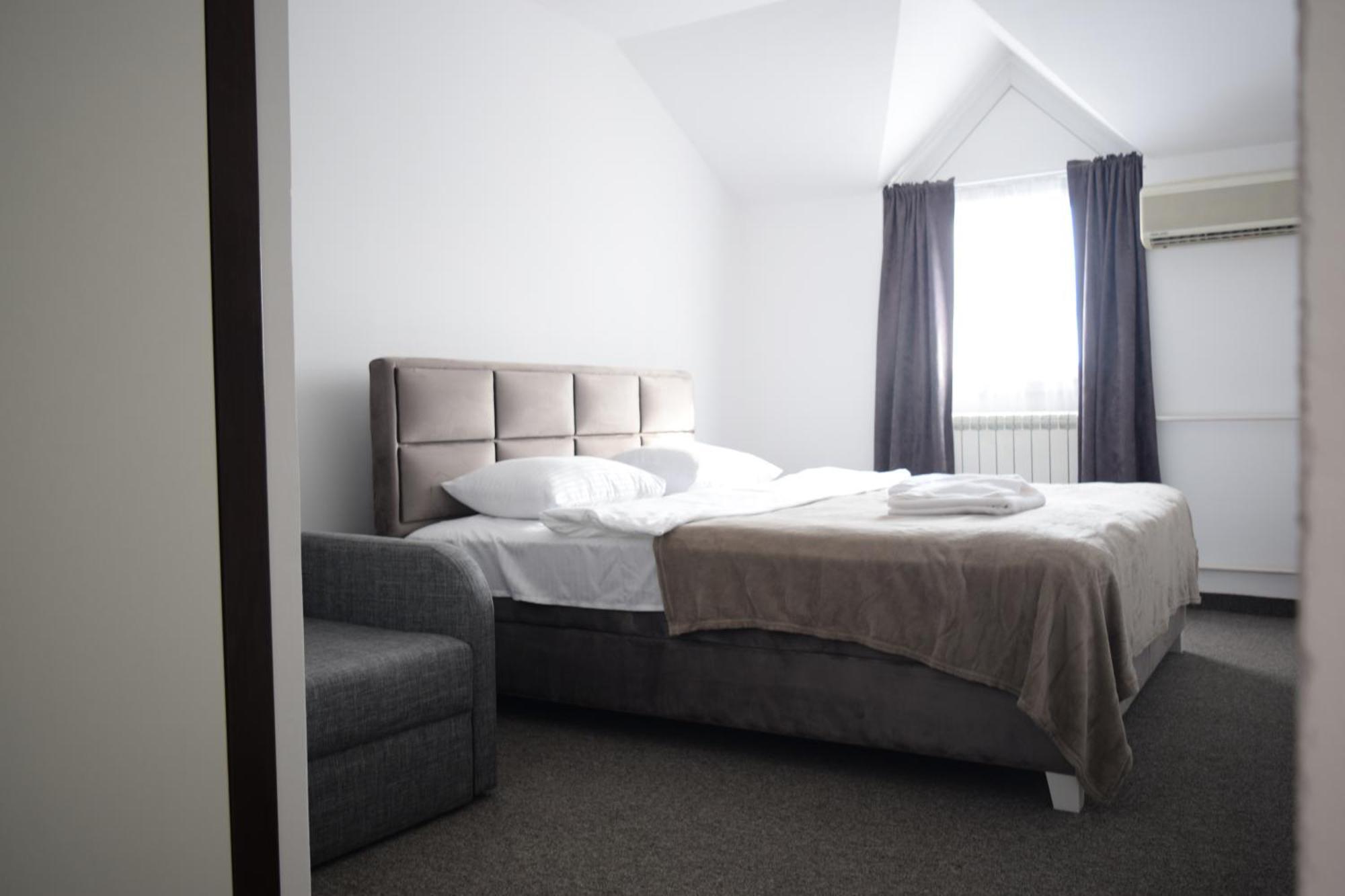 Hotel Tiski Cvet Novi Bečej Extérieur photo