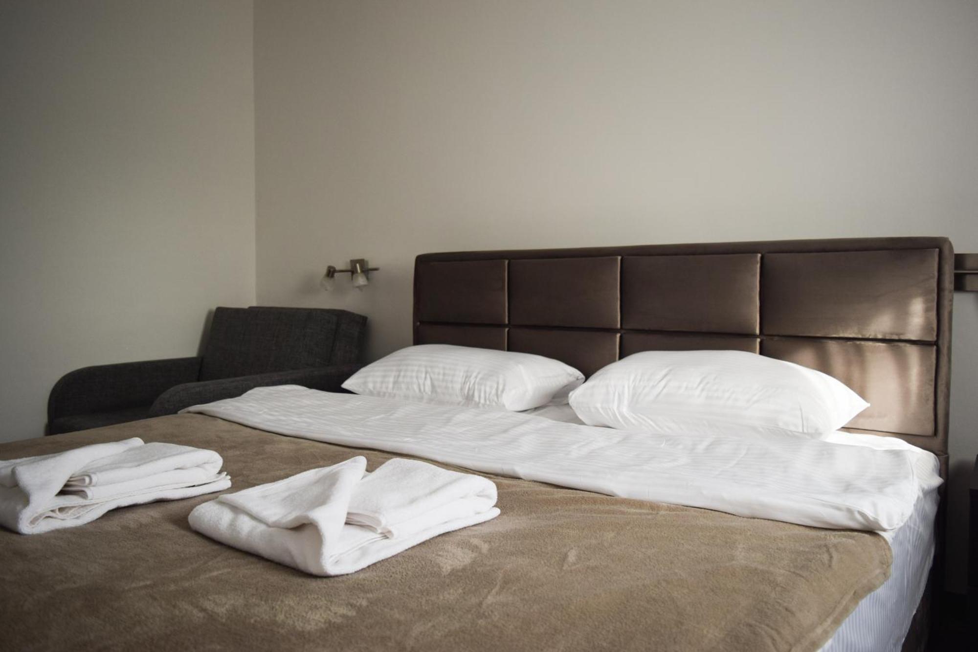 Hotel Tiski Cvet Novi Bečej Extérieur photo