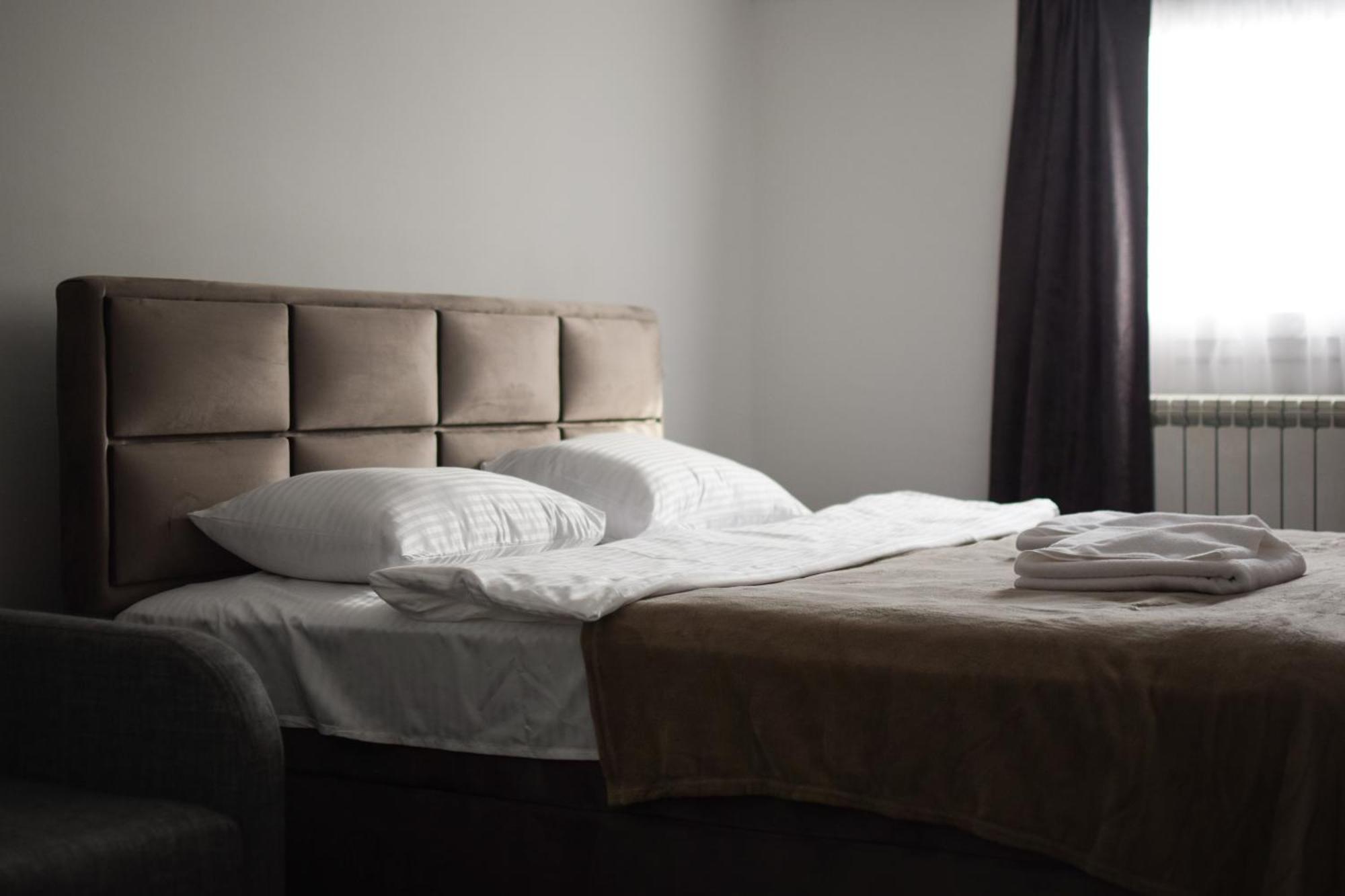 Hotel Tiski Cvet Novi Bečej Extérieur photo