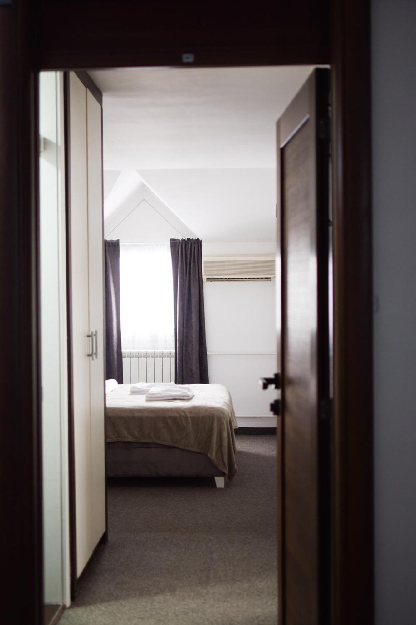 Hotel Tiski Cvet Novi Bečej Extérieur photo